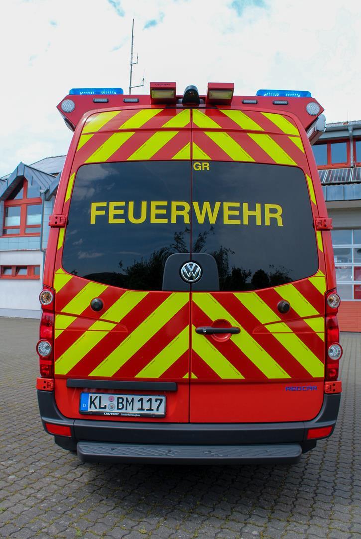 Heck von einem Einsatzleiterfahrzeug der Feuerwehr.