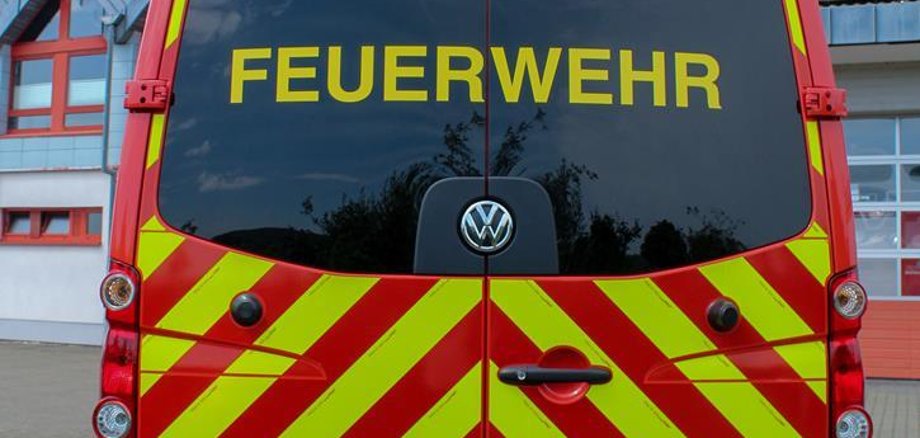 Heck von einem Einsatzleiterfahrzeug der Feuerwehr.