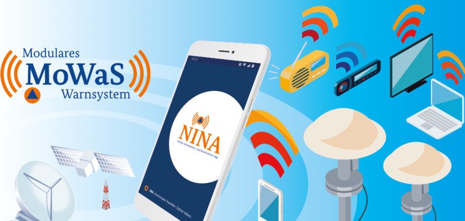 Das Logo des Modularen Warnsystem MoWas bestehend aus dem blauen Schriftzug  Modularen MoWas Warnsystem von dem aus nach links und rechts drei orangene Halbkreise abgehen. In der linken Ecke des Logos ein orangener Kreis mit einem blauen Dreieck. Nebem dem Logo sind ein großes und ein kleines Handy,  zwei Radios, zwei Laptops und zwei Antennen. Abgesehen von dem großen Handy gehen von den Objekten nach obenhin  zwei orangene und ein gelber Halbkreis weg. Bei einem der Radios sind die Halbkreise blau. Unter dem Logo werden eine Antenne, ein Satellit und ein Sendemast abgebildet. 